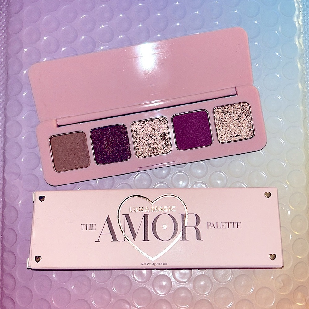 Luna Magic Amor Eyeshadow Palette